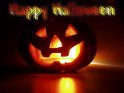 Halloweenkarte mit beleuchtetem Krbis im Dunkeln