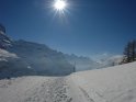 Langlaufpiste und Wanderweg in den Schweizer Alpen
