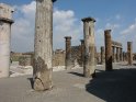 ... Noch einmal der Blick zur Mitte des Forums, dem ehemaligen Zentrum der Stadt, das von Tempeln, offiziellen und wirtschaftlichen Gebäuden umgeben war. ...