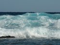 Wellen des Atlantiks treffen auf die Kanareninsel Teneriffa