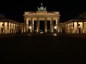 Das beleuchtete Brandenburger Tor bei Nacht