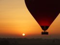 Sonnenaufgang mit Heißluftballon bei Luxor