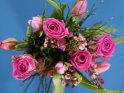 Blumenstrauß mit rosa Rosen und Tulpen