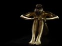 Aktfoto von einer sitzenden goldenen Frau 
 
Dieses Motiv findet sich seit dem 28. Oktober 2017 in der Kategorie Bodypainting.