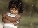 Niedliches Foto von einem kleinen Jungen mit Seifenblasen