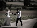 Braut und Bräutigam beim Boxen