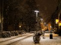 Verschneite Jüdenstraße in Göttingen bei Nacht