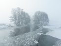 Die Leine südlich vom Kiessee im winterlichen Nebel